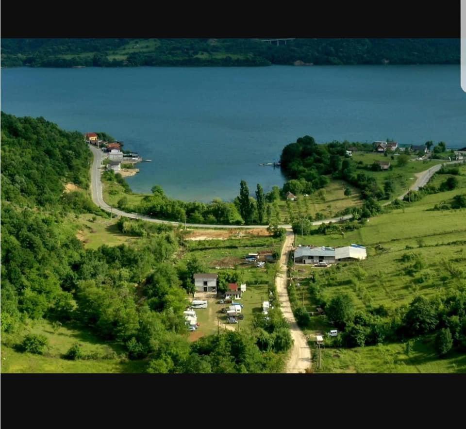 Camping in Clisura Dunarii Ieşelniţa Esterno foto