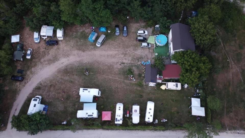 Camping in Clisura Dunarii Ieşelniţa Esterno foto