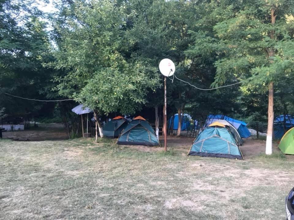 Camping in Clisura Dunarii Ieşelniţa Esterno foto