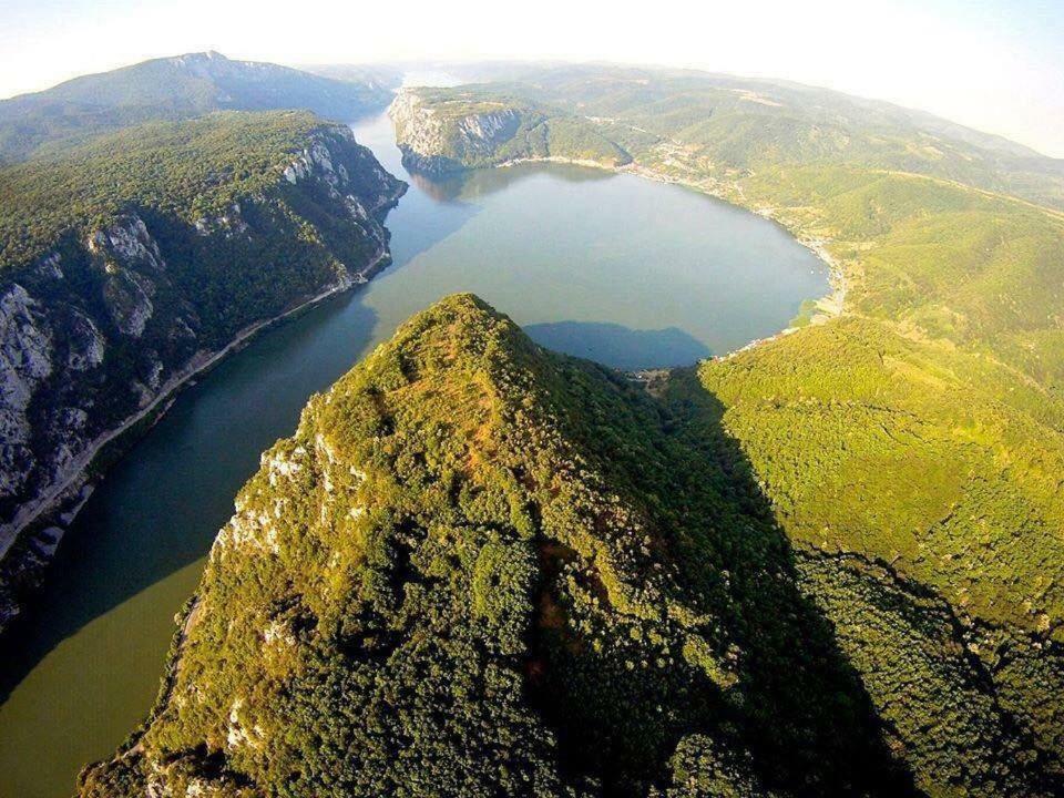 Camping in Clisura Dunarii Ieşelniţa Esterno foto