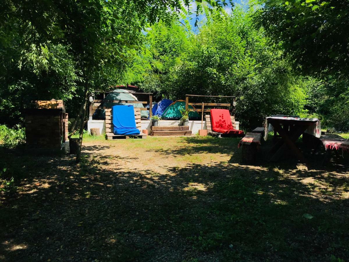 Camping in Clisura Dunarii Ieşelniţa Esterno foto