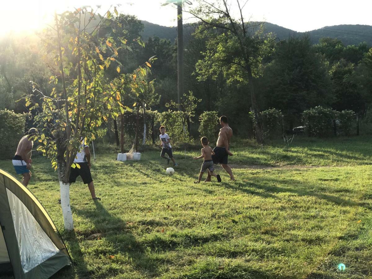 Camping in Clisura Dunarii Ieşelniţa Esterno foto